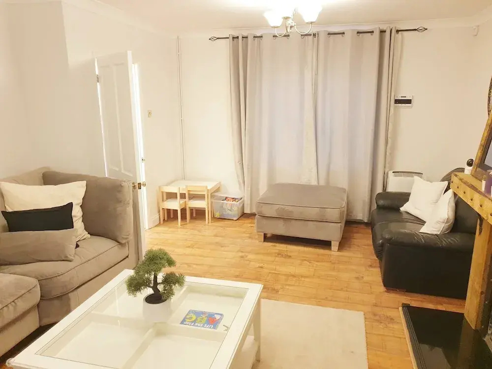 Specious 3bed property with parking & large garden