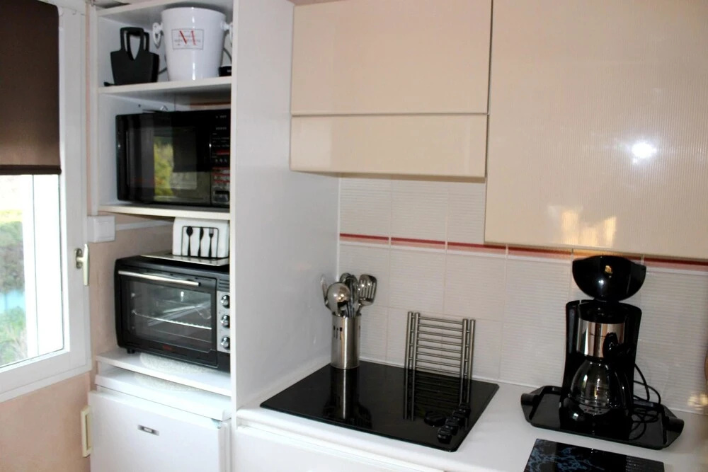 Studio in Saint-raphaël, With Pool Access and Furnished Terrace - 5 km
