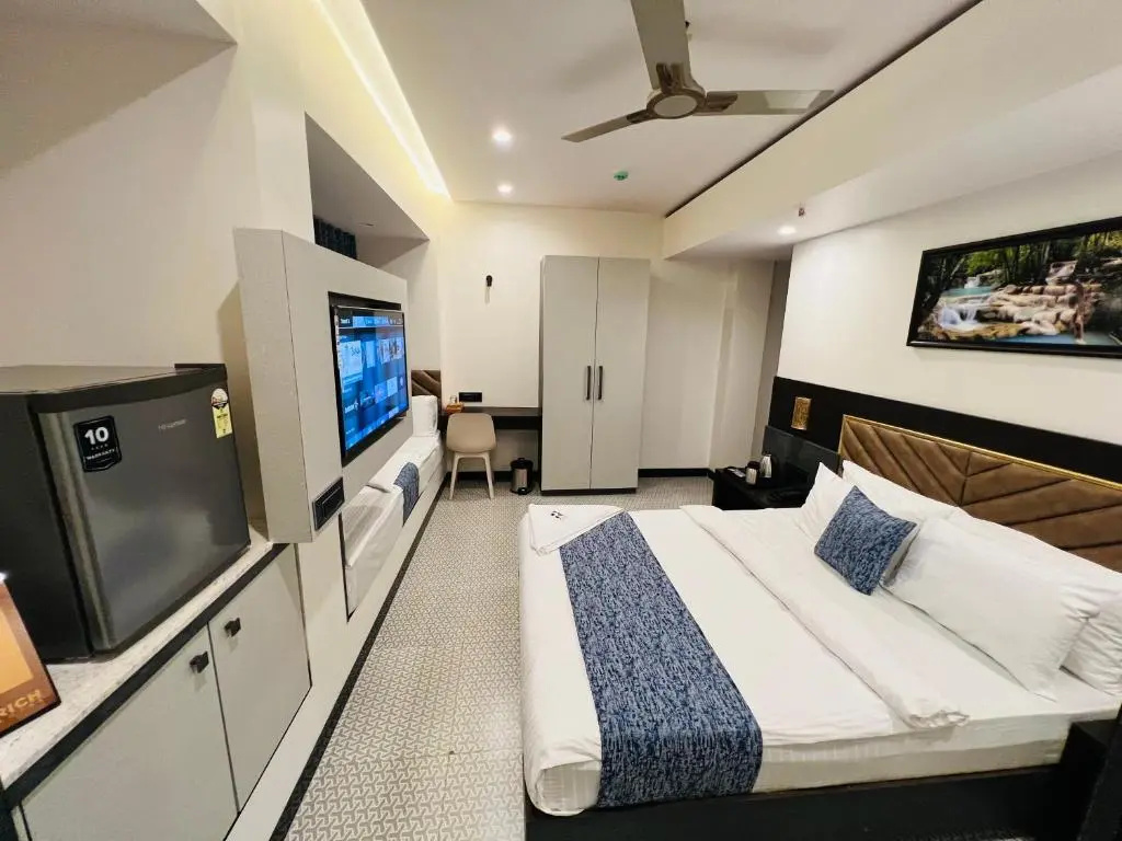 Rich Hotel