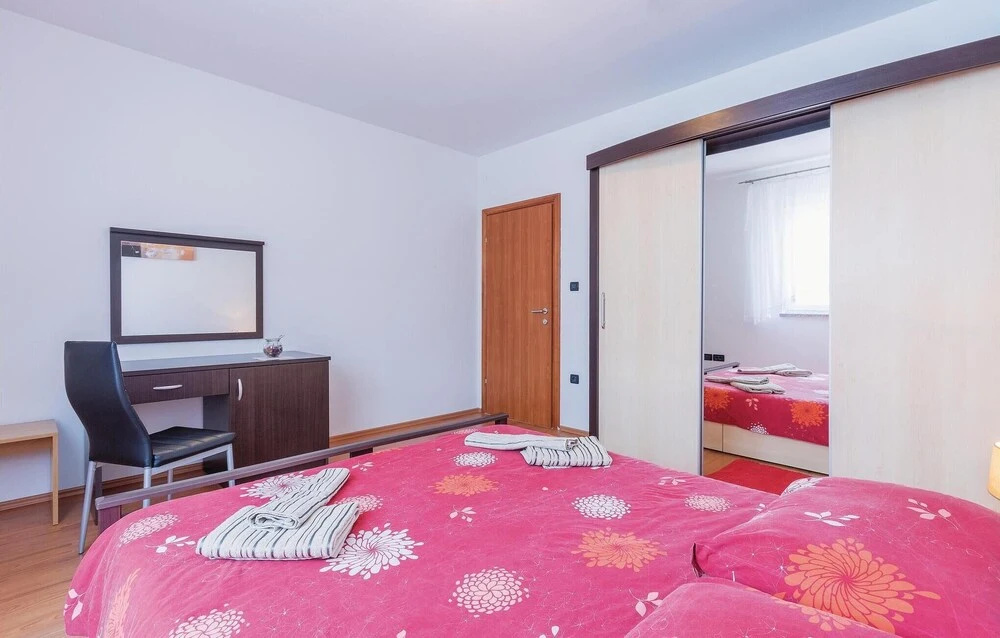 Beautiful Home in Fazana With Wifi and 5 Bedrooms