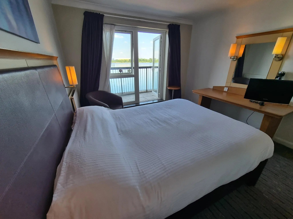 OYO Lakeside Willen Lake Milton Keynes