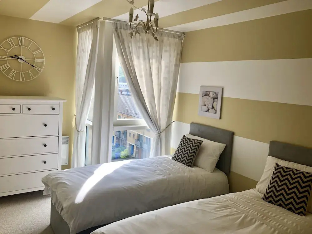 2 Bed 2 Bath Waterfront Views Parking 4th Flr