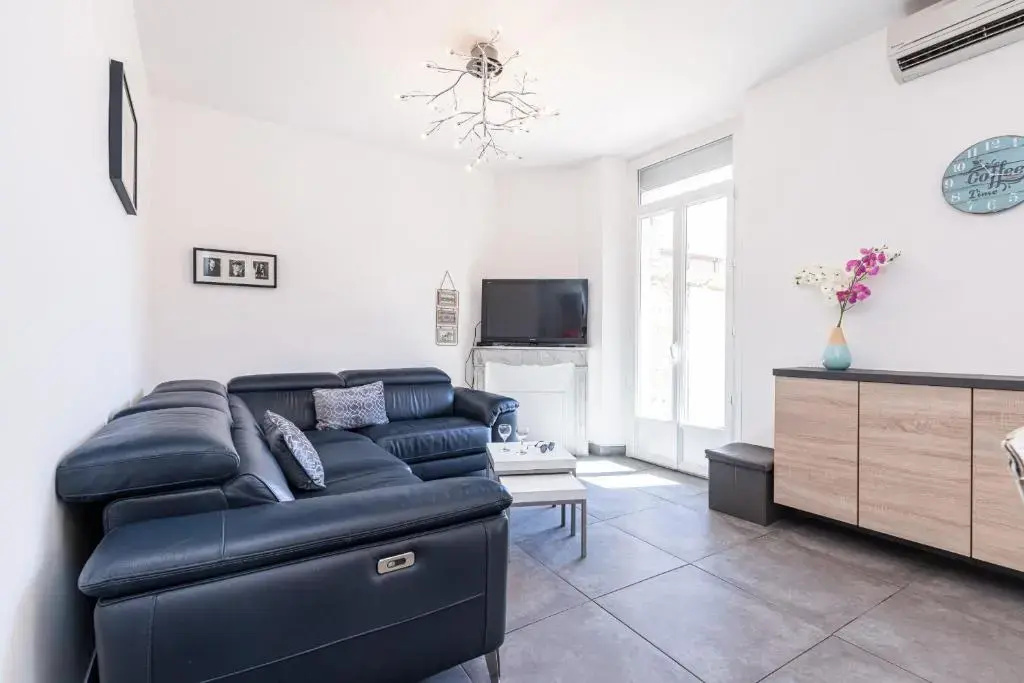 2 Bdrs Downtown & AC - 3 minutes to the Palais