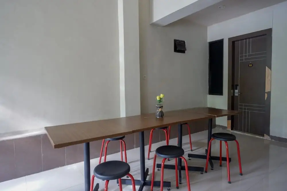 RedDoorz Plus @ Cameloan Hotel Palu