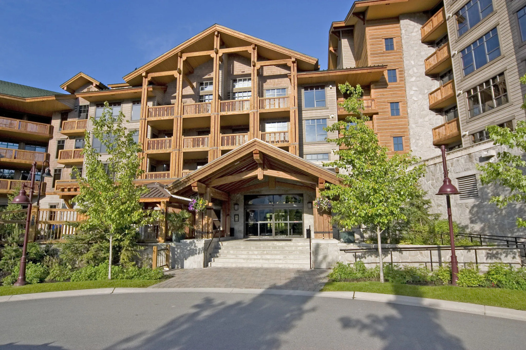 First Tracks Lodge, by Lodging Ovations