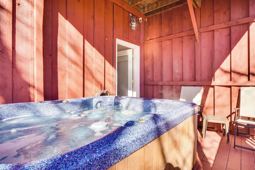 Secluded Sevierville Condo w/ Hot Tub + Mtn Views!