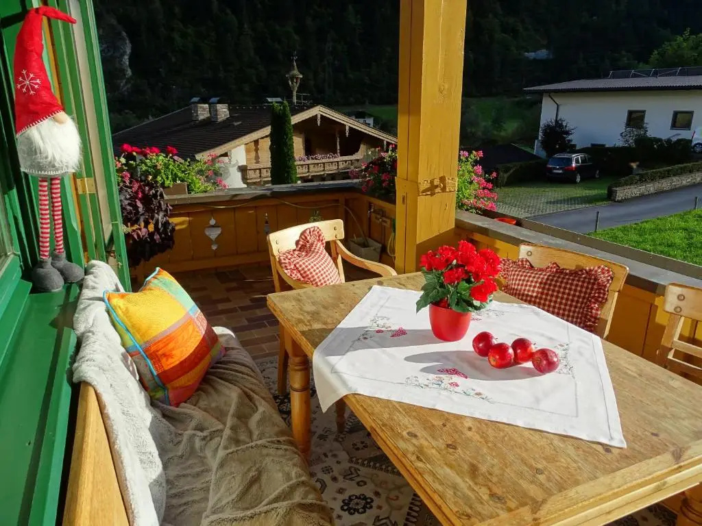 Appartementhaus Zillertal by PiaundDirk