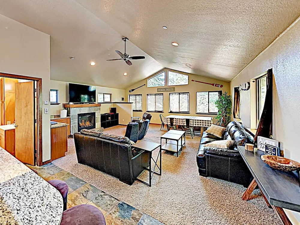 New Listing! Updated Mountain W/ Hot Tub 3 Bedroom Home