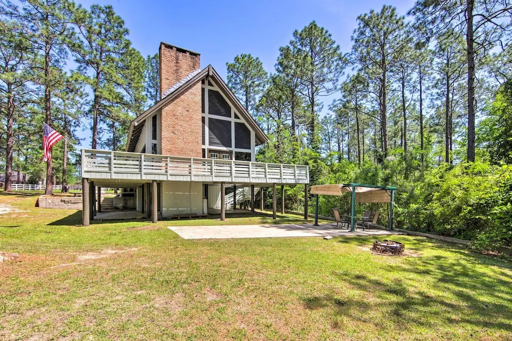 Brookeland Resort Cabin w/ Golf + Lake Access