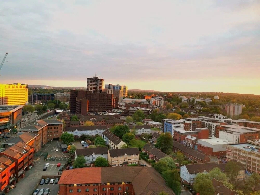 A Modern Studio With Great City Views - 17th Floor, City Views & 2 Minutes to Canal