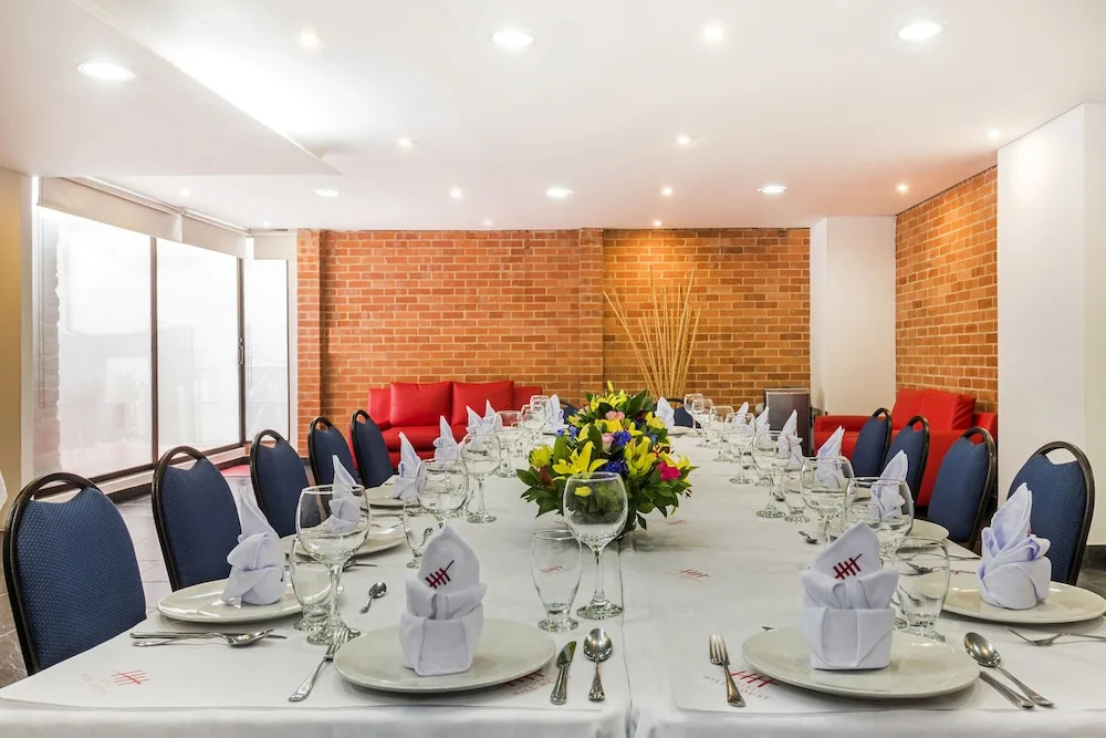 Hotel Hill House Suites