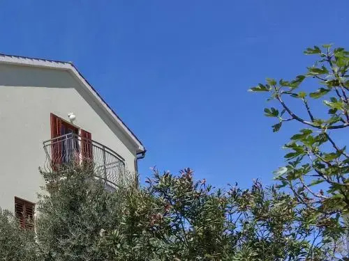 Mata Apartments