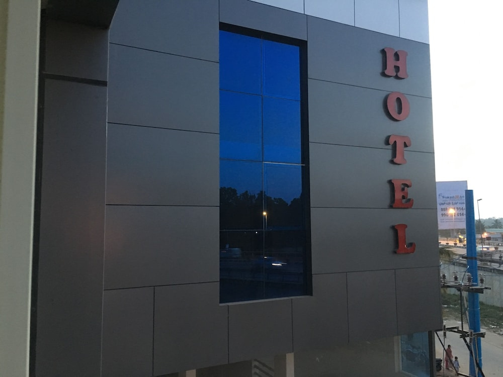 Hotel Housefinch Residency
