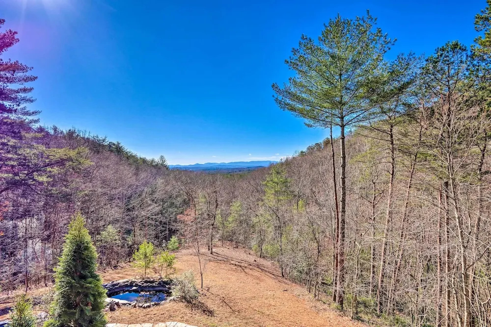 Expansive Murphy Retreat with Mountain Views!