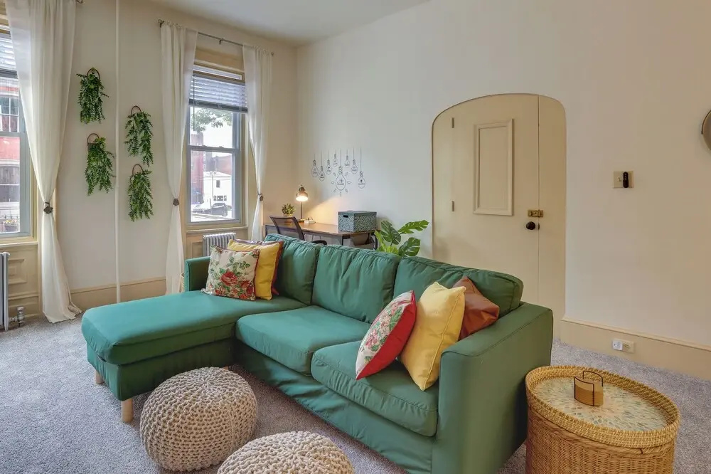 Walk to Restaurants & Shops: Apt in Pennsylvania!