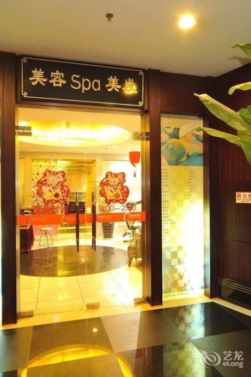 Beijing Xixi Friendship Hotel is located on Xidan Commercial Street and close to Tiananmen Square and the Forbidden City