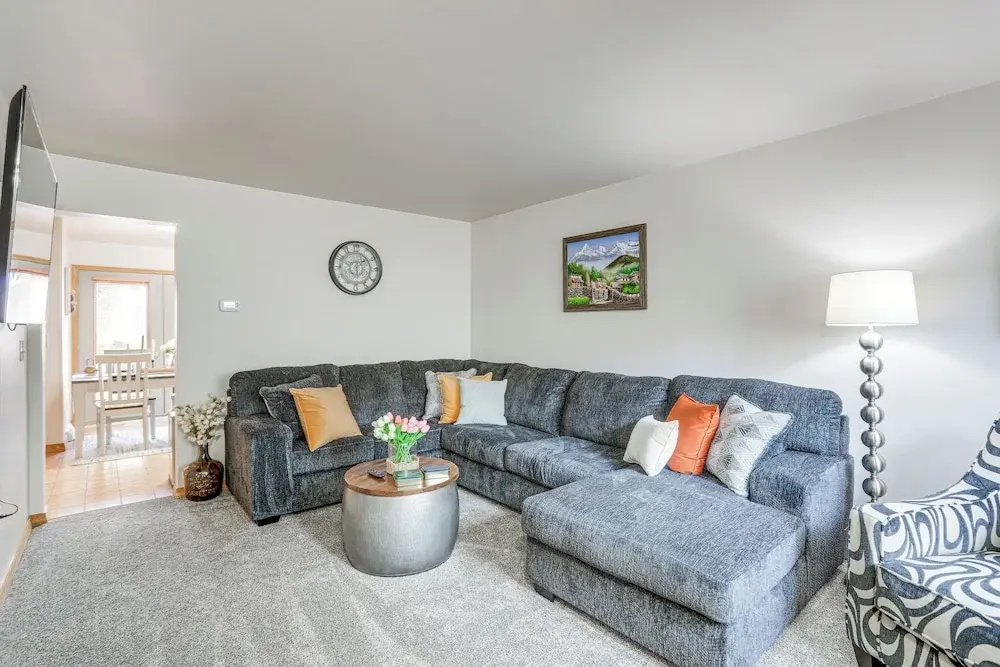 Townhome w/ Patio: 1 Mi to Clearfield Riverwalk