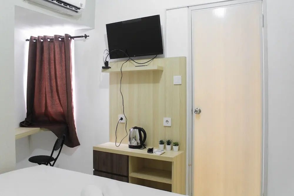Spectacular and Posh Studio Aeropolis Apartment