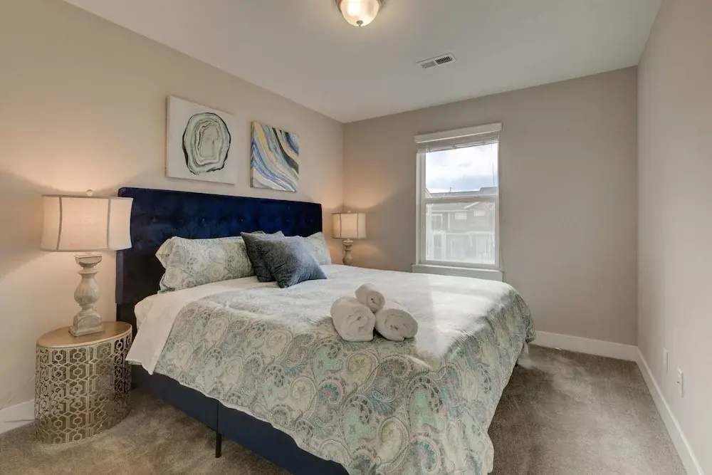 Marbella Lane Executive Townhome, 20 mins to Boulder