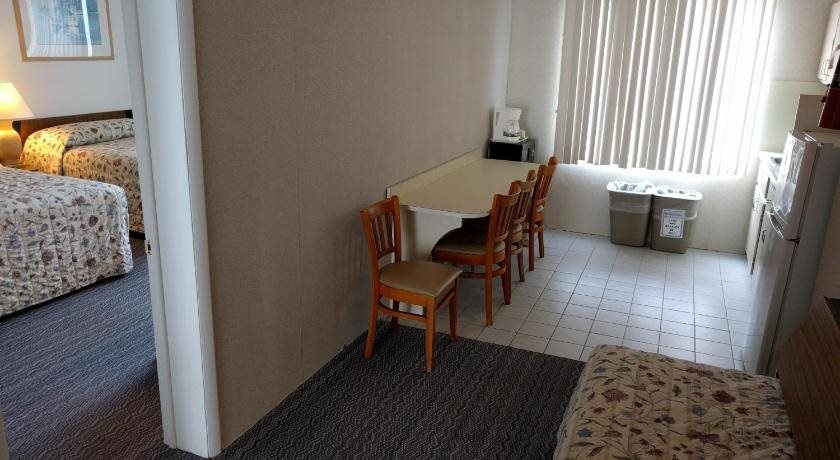 Admiral Resort Motel