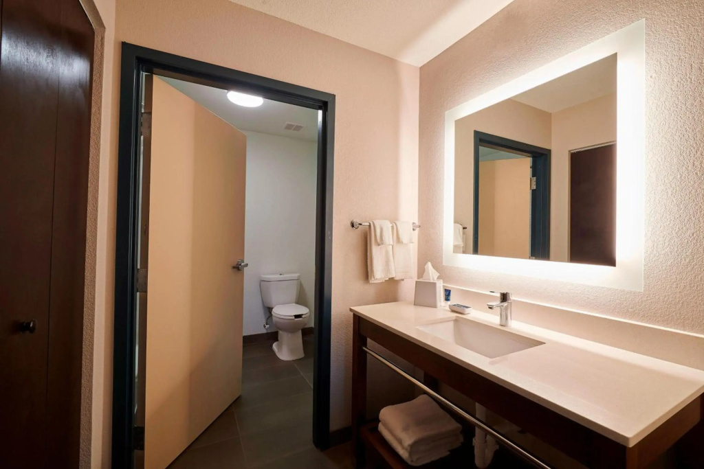 Four Points by Sheraton Cleveland-Eastlake
