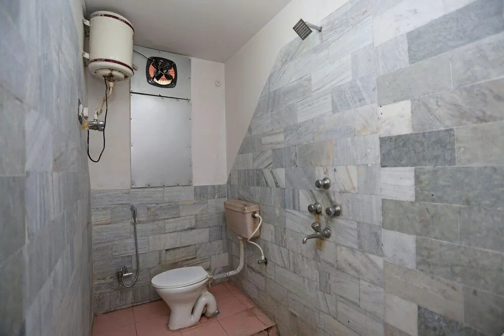 OYO 10674 Hotel Royal Inn