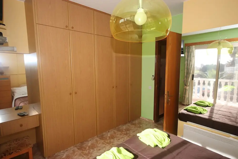 2 Bedroom House near Tombs of the Kings