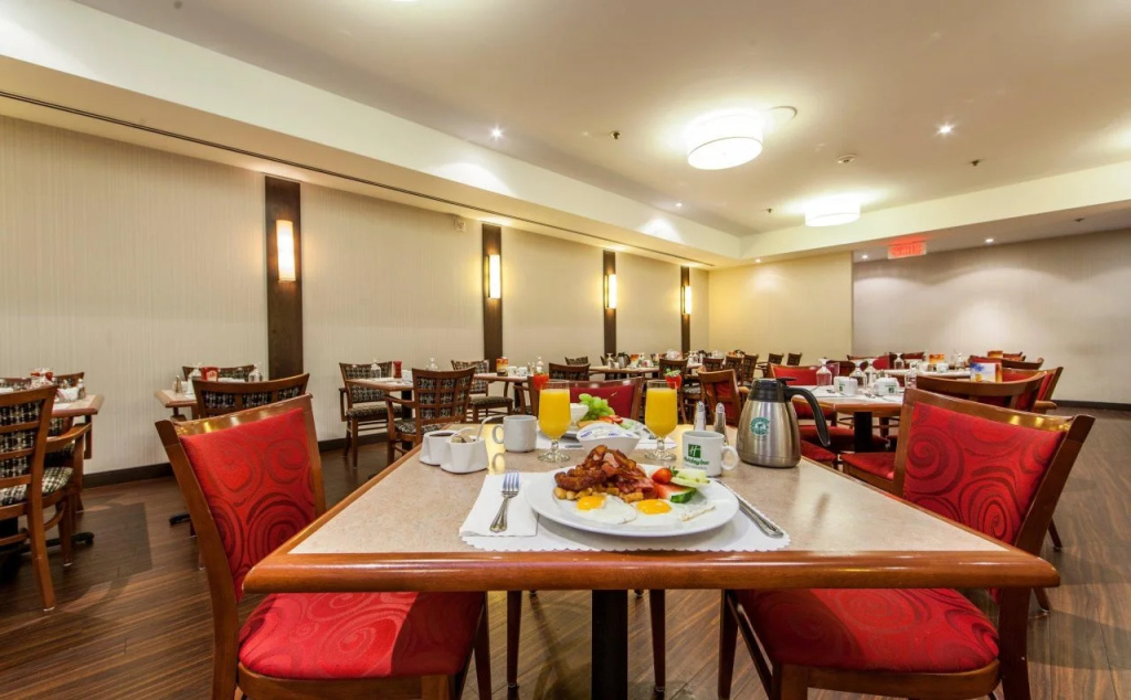 Holiday Inn Laval Montreal by IHG