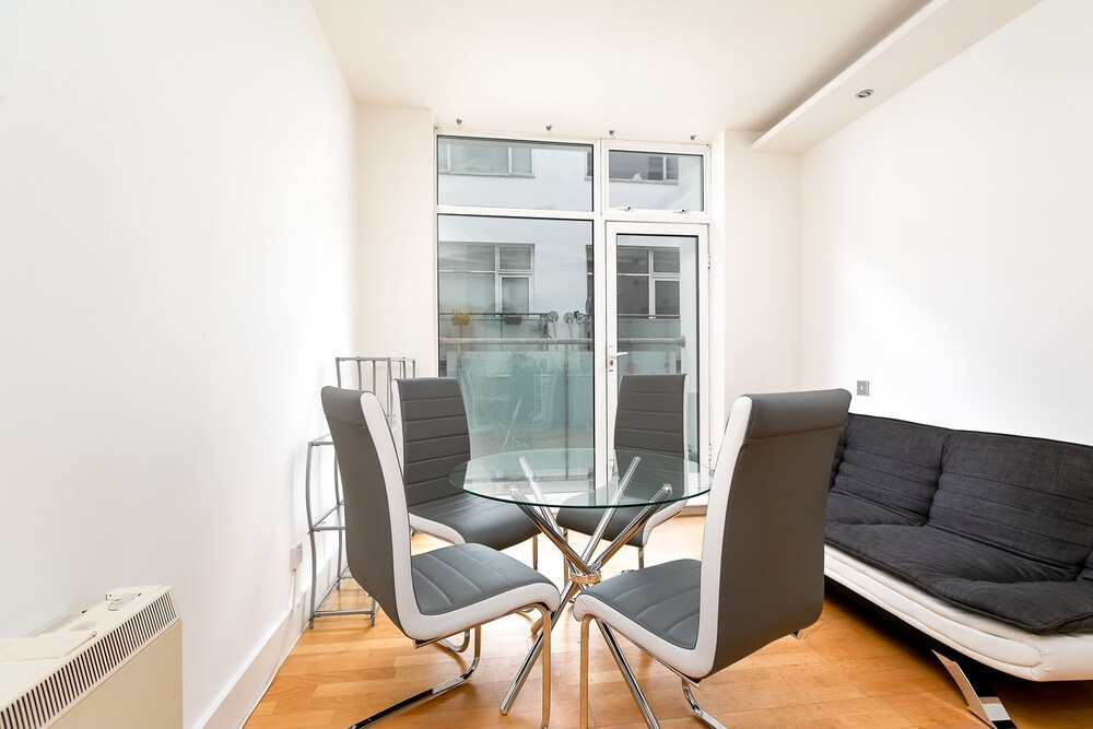Holloway Road Apartments (Peymans)