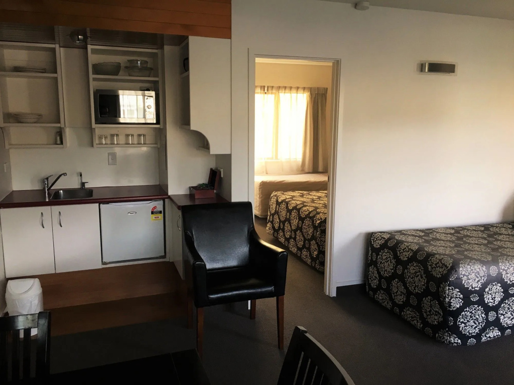 Cable Court Motel