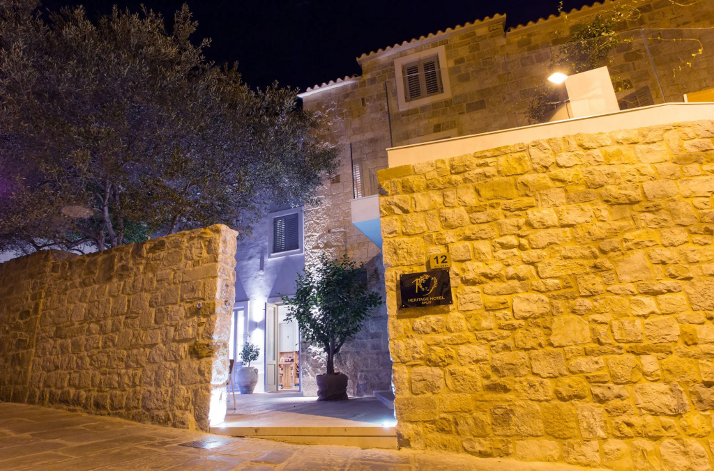 Heritage Hotel 19