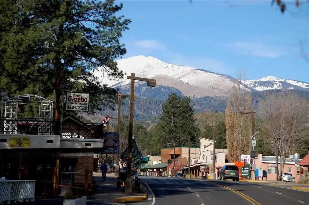 Ruidoso Respite - Six Bedroom Cabin with Hot Tub
