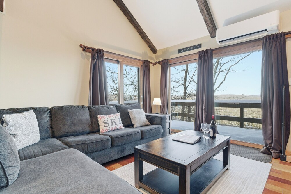 Cozy Camelback, Pocono Retreat w/ Mountain Views!