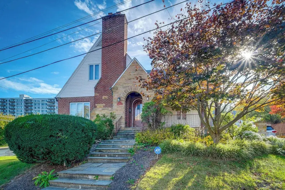 Silver Springs Home: Walk to Downtown!