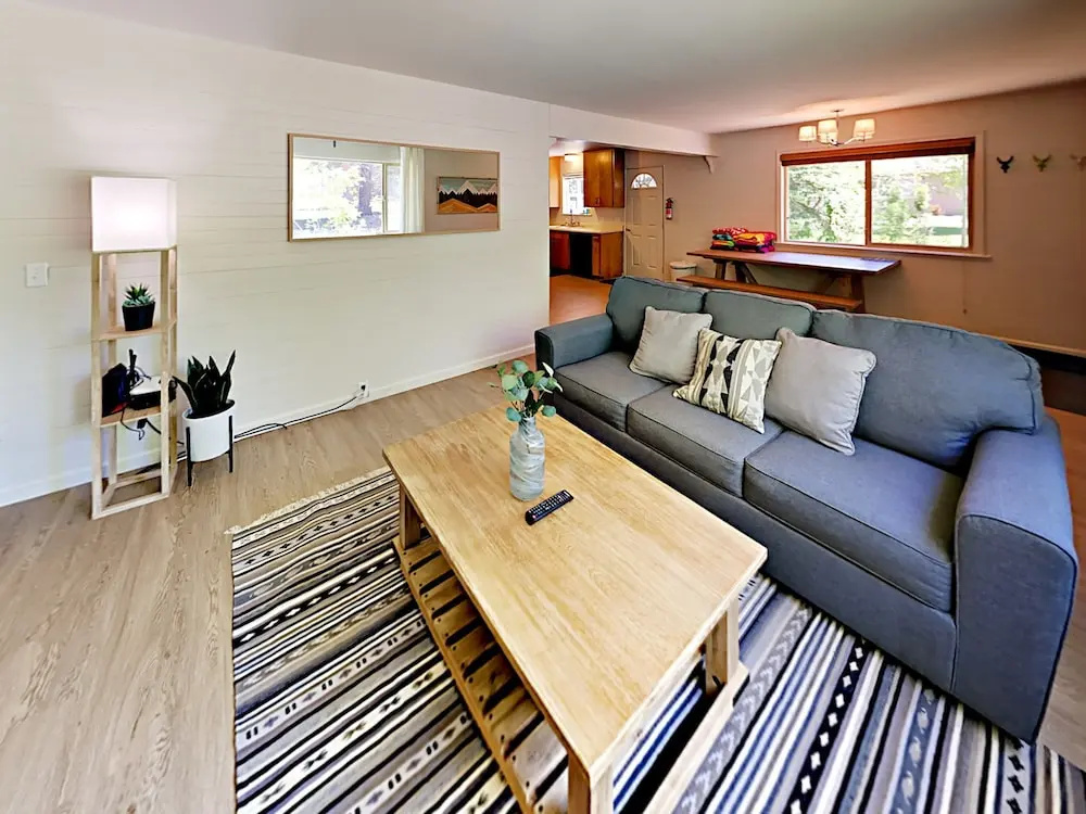 Alpine Retreat Home 3 Bedrooms 1.5 Bathroom Home