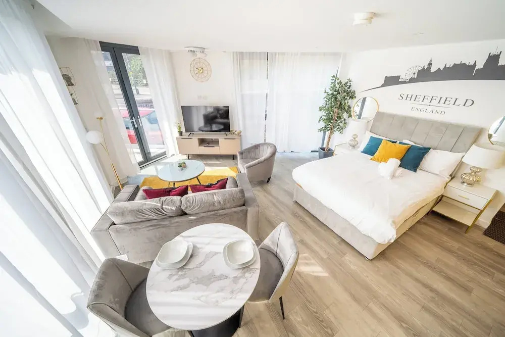 Priestley House Apartment - City Retreat