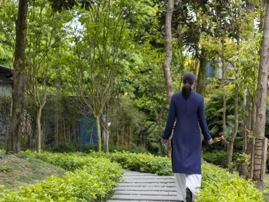 Yihong Hotel