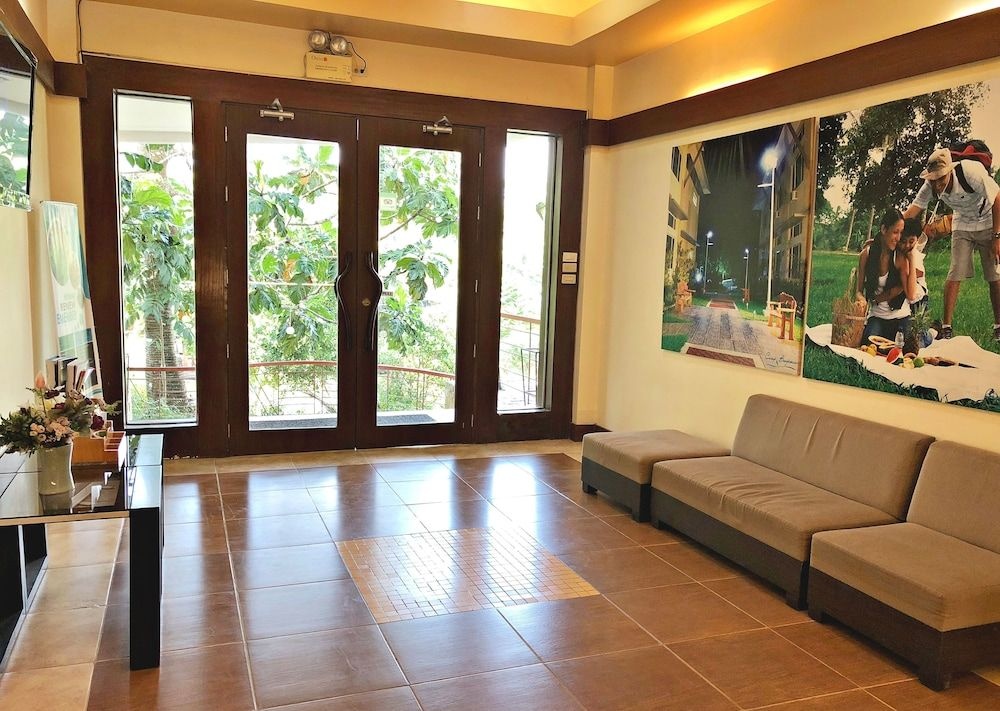 Shalom Hotel