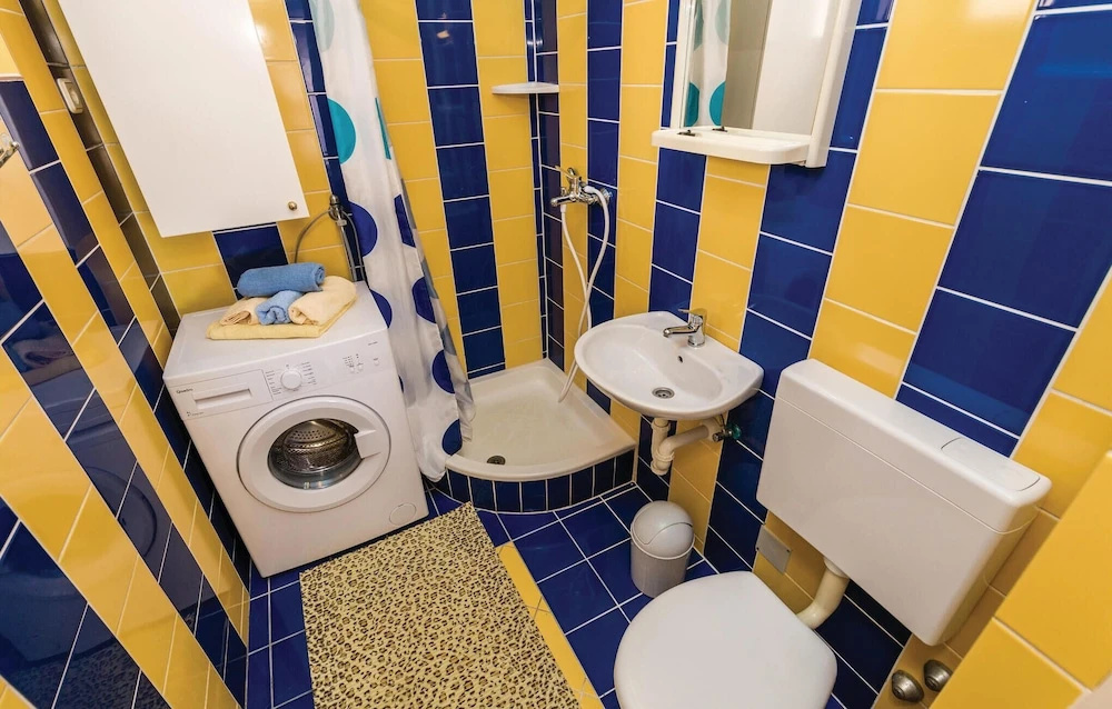 Amazing Home in Stara Novalja With Wifi and 2 Bedrooms