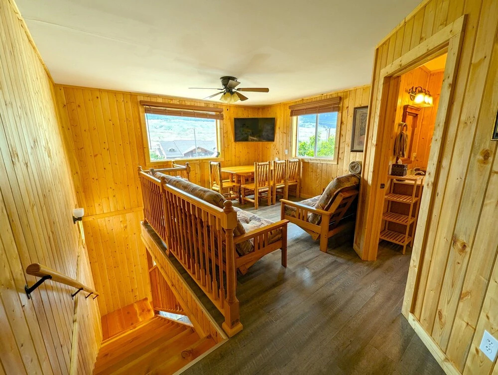 Yellowstones Treasure Cabins