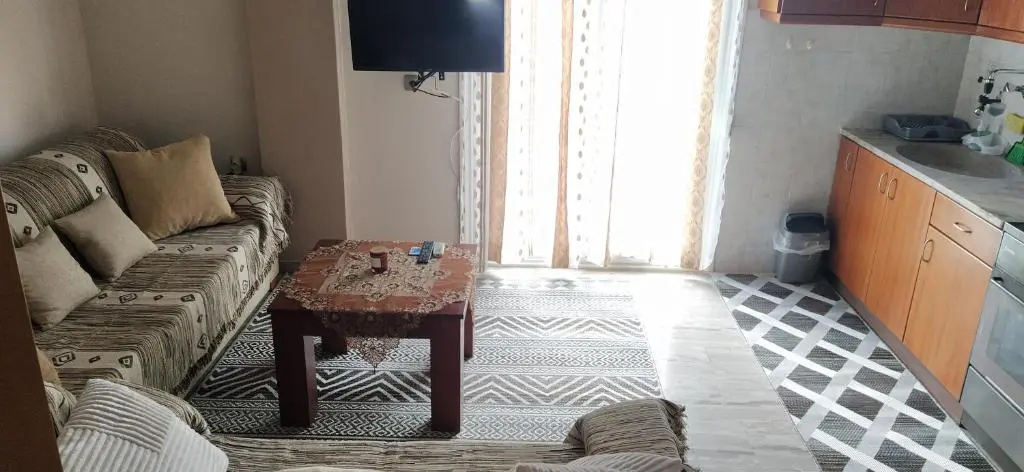 George's apartment Serres