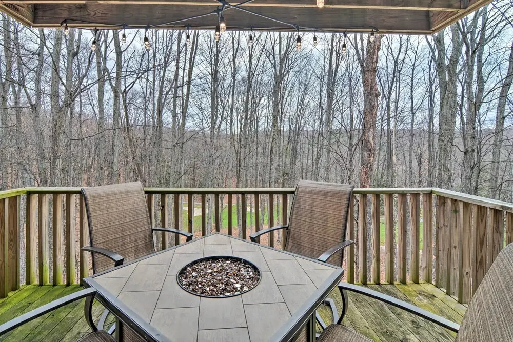 Cozy Bellaire Condo with Balcony - 3 Mi to Skiing!