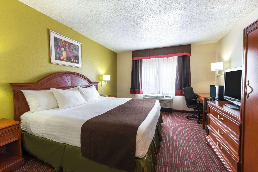 Baymont by Wyndham Louisville East