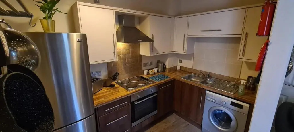 Coats Apartments, Paisley near Glasgow Airport, Paisley Gilmour Street Station, UWS, Royal Alexandria Hospital & Paisley Town Centre