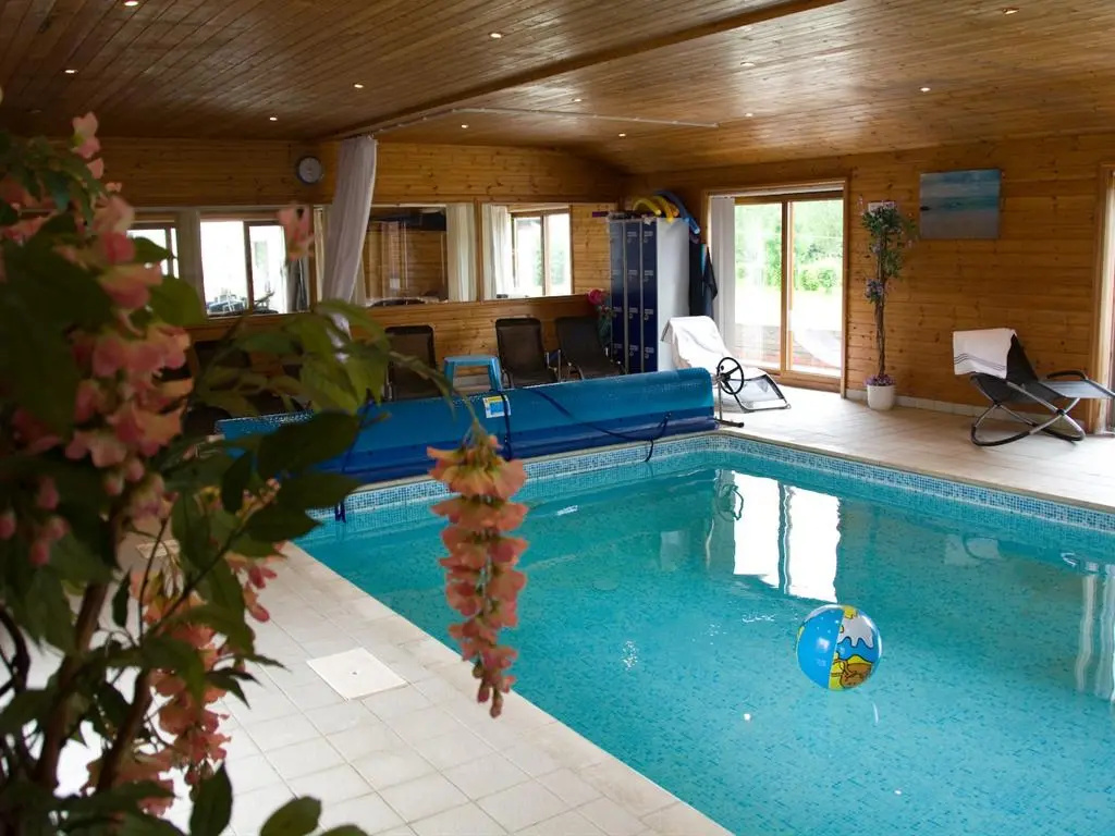 Treetops Cottages & Spa