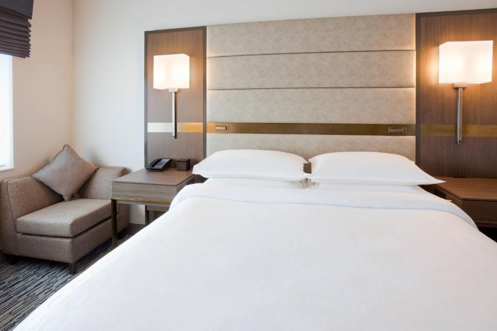 Sheraton St Paul Woodbury Hotel