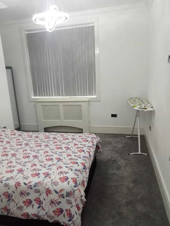 Charming 2-bed Apartment in Wolverhampton