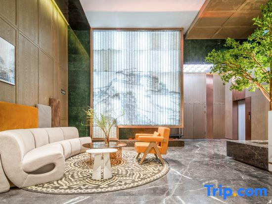 Lhasa Dunzhu Financial City Liuwu Wanda Plaza Atour Hotel