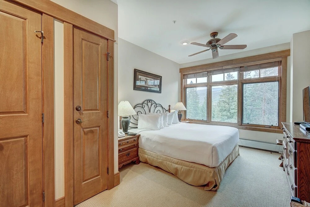 Luxurious 2 BR in River Run Village Featuring Ski in ski-out condo
