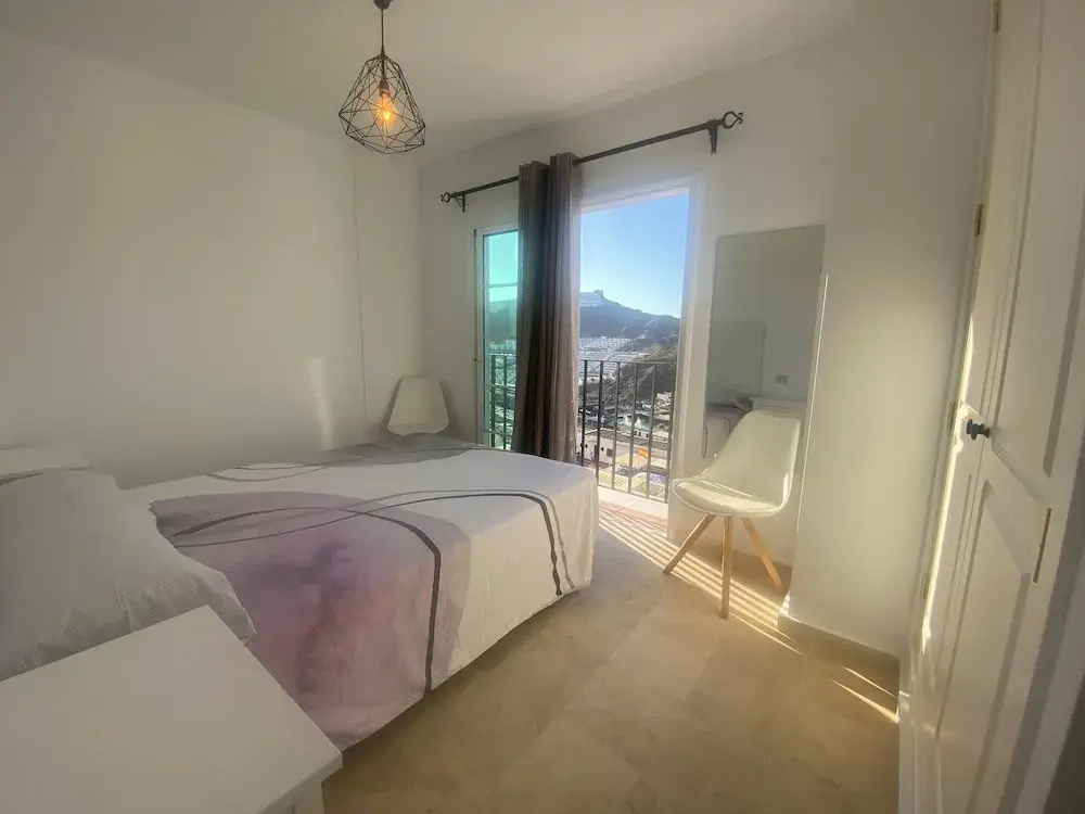 New Renovated Family Home Above Swimming Pool!